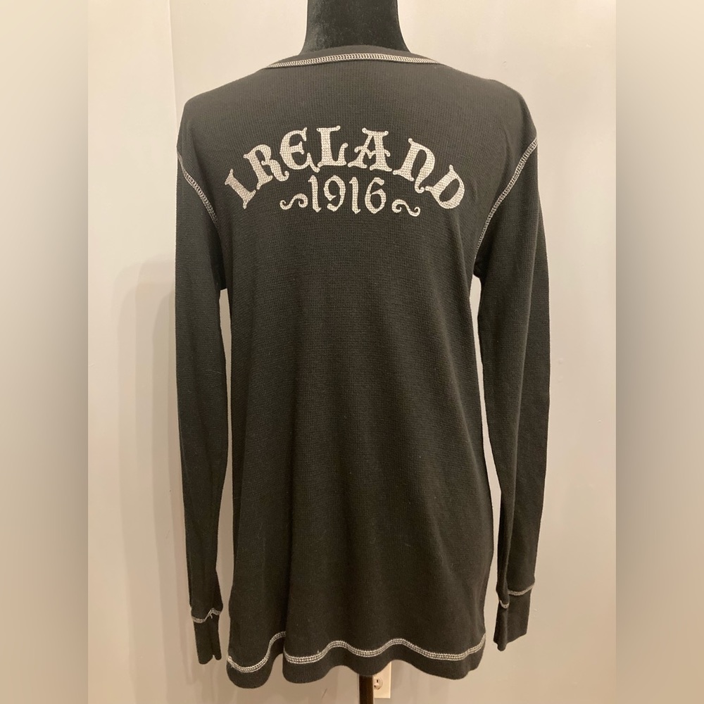 Nearly New Men’s Long Sleeve T-Shirt, size S